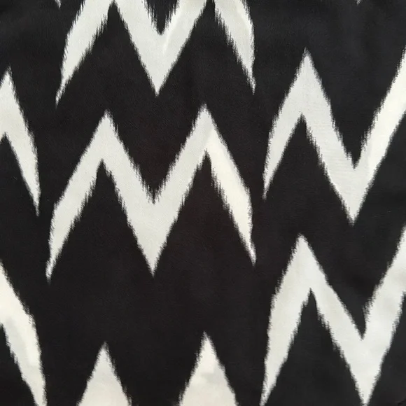 EUC H&M Black and White Patterned Tank - Picture 3 of 3